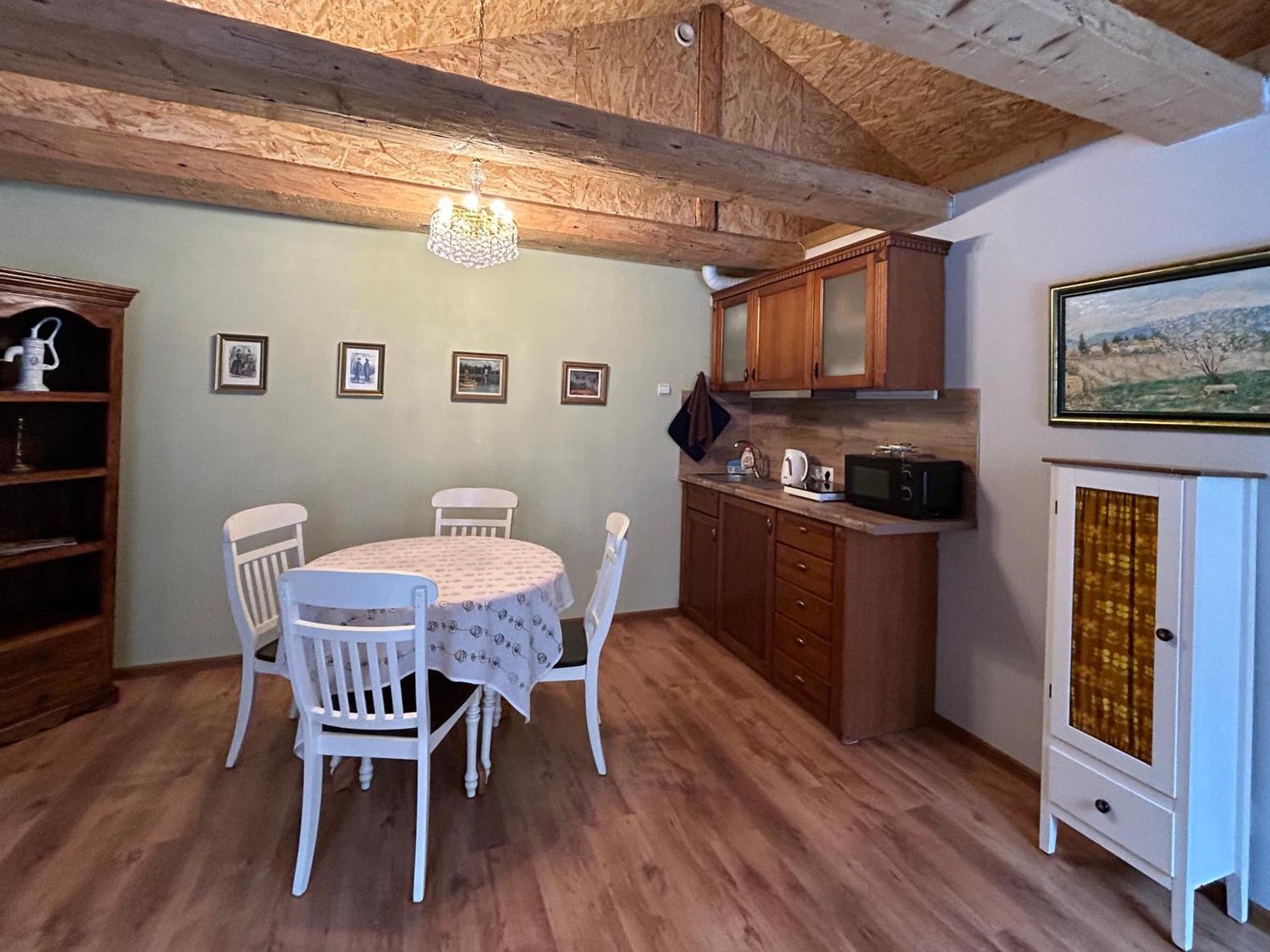 A1 Apartments With Free Parking リガ エクステリア 写真